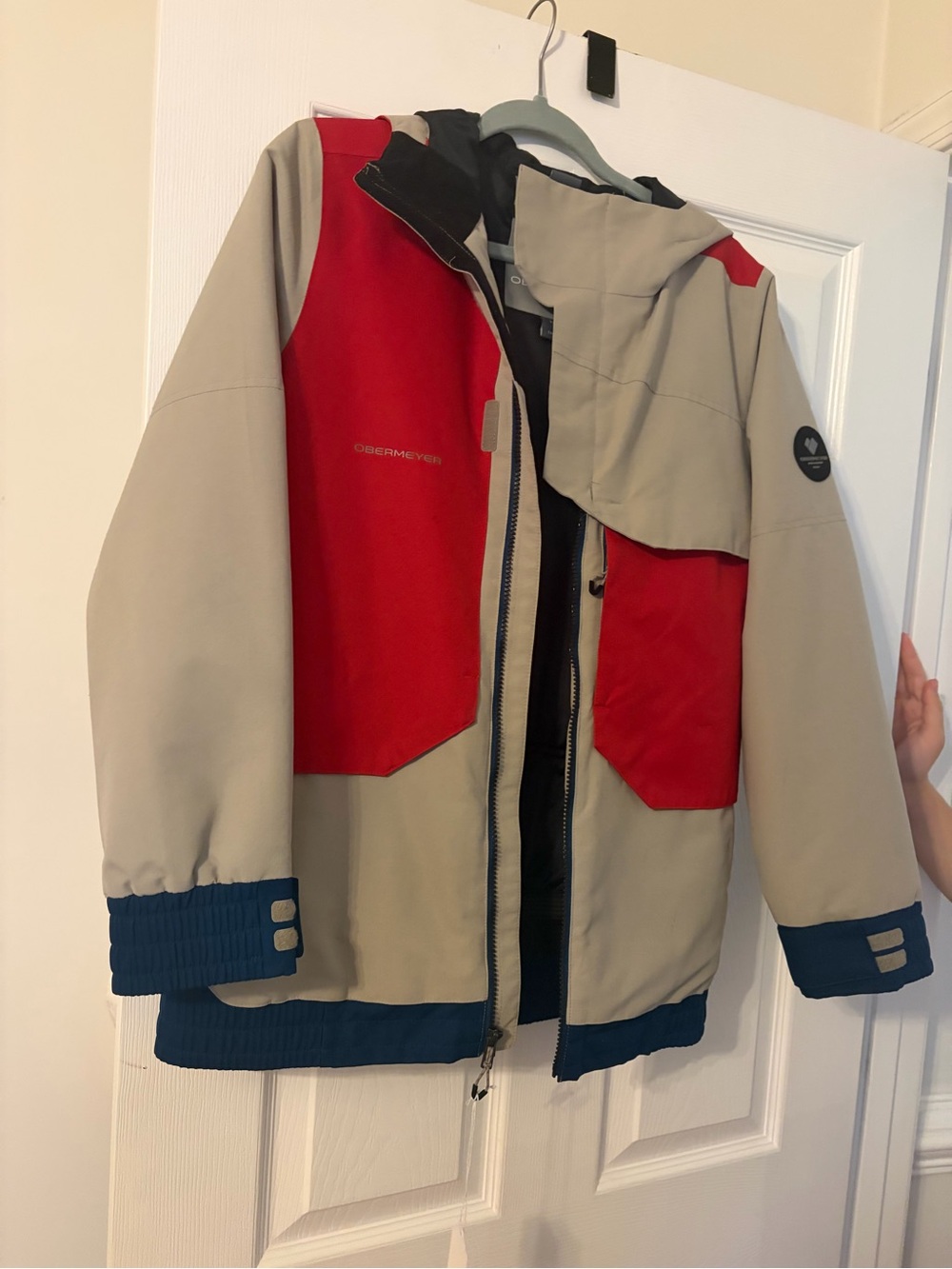 Obermeyer BOYS Large Beige Ski Jacket with Red Accents and Navy Trim